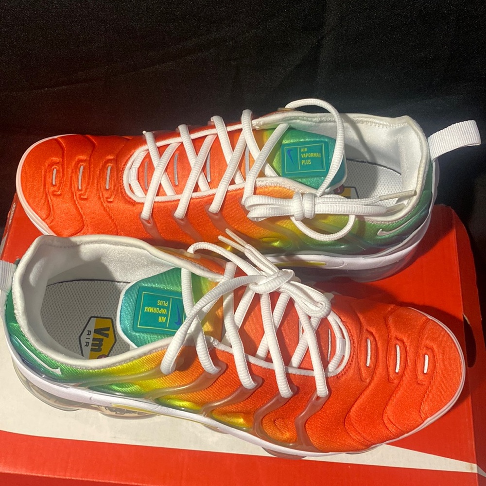 AIR VAPORMAX PLUS SIZE 9.5 MENS